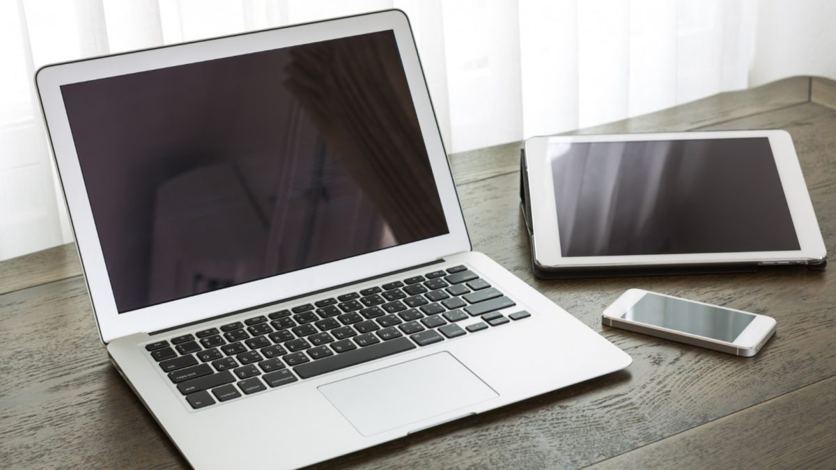 Ergonomie et mobilité : quel appareil est le meilleur compagnon de voyage ?